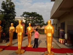 China Event party decoration life size 90th Oscar statue/sculpture for sale with existing mold factory