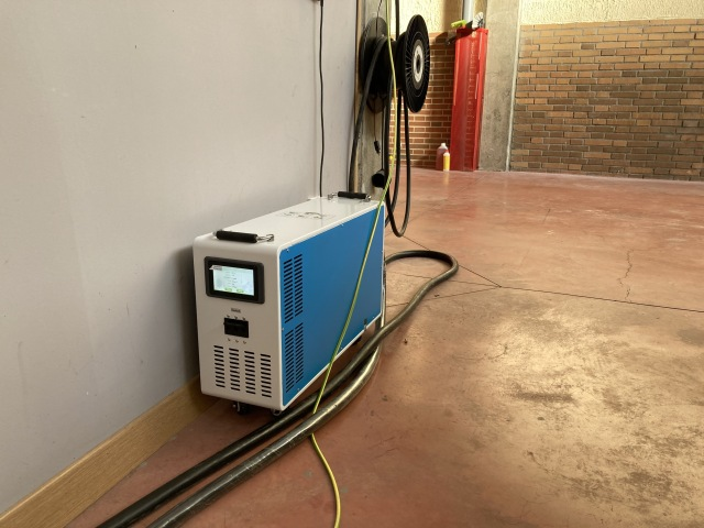 60KW Output Power Guangdong Energy CCS2 Portable Electric Vehicle DC EV Station Charging Pile with Double Gun Model3