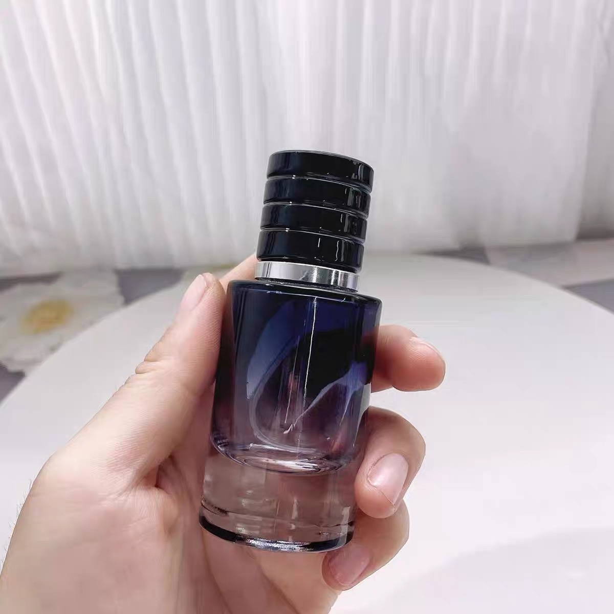 Luxury Gradient Color Vodka Perfume Glass Bottle with Pump Spray 10ml 50ml 60ml 100ml