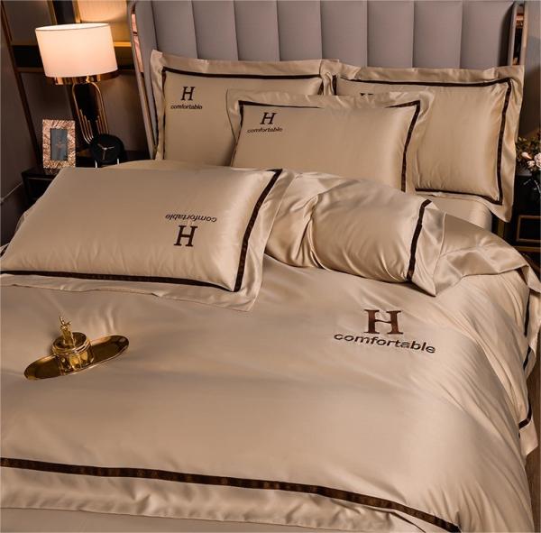 Cozy Gray Hotel Red Wedding Bedding Four-piece Kit with Washed Silk Four Piece