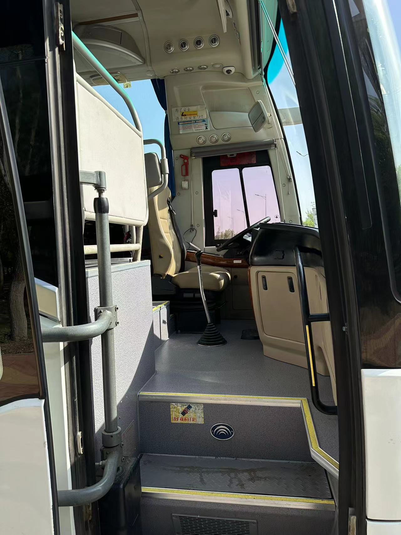 50-Seat Weichai 336 Engine Euro 4 Diesel Coach Bus for Long-Distance Travel Sold