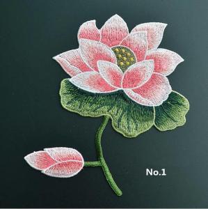 China Large Embroidered Flower Patches , Sew On Embroidered Appliques On Lace Fabric factory