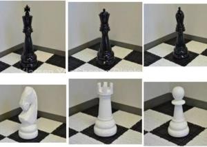 China Giant Size Black And White Store Window Decorations Fiberglass Chess Set factory