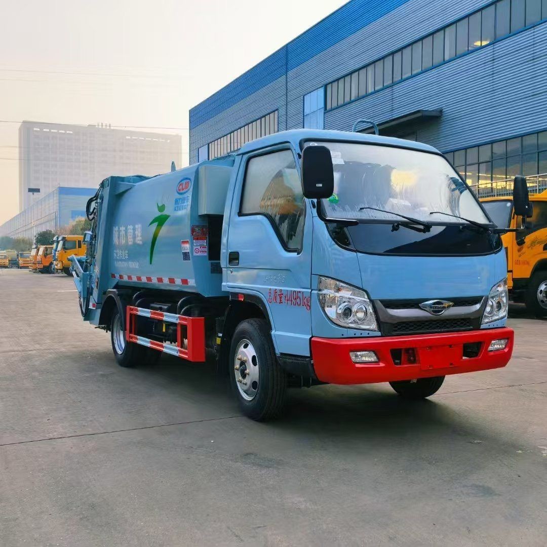 China Forland Mini Garbage Collection Equipment , Garbage Removal Truck 2cbm factory