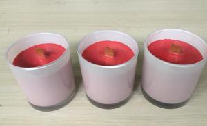 China 100% paraffin red glass scented candle with wooden wick packed into gift box factory