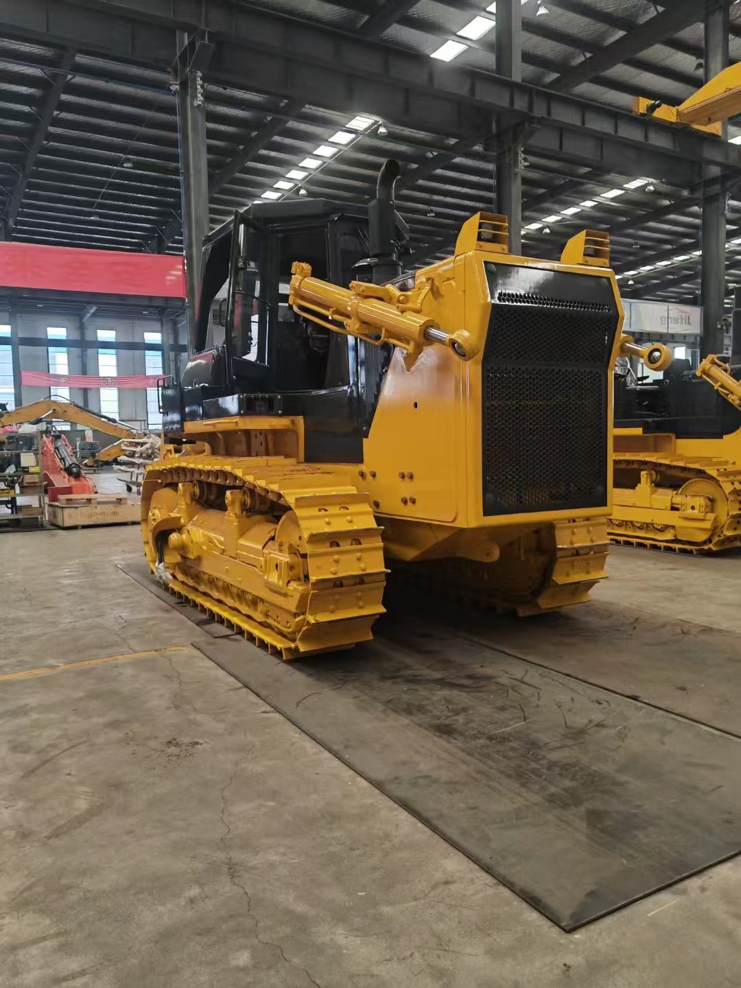 Crawler-Type Shantui SD32 Bulldozer , 20 Ton Bulldozer , 40 Ton Bulldozer