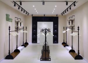 China Beautiful Children's Clothing Display Showcase Practical For Baby Wear Shop factory