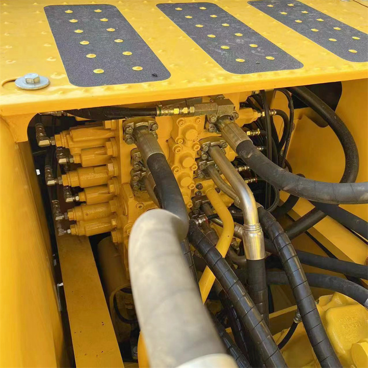 Second Hand 2022 Komatsu PC210 Excavator with Original Hydraulic Pump in Japan Market