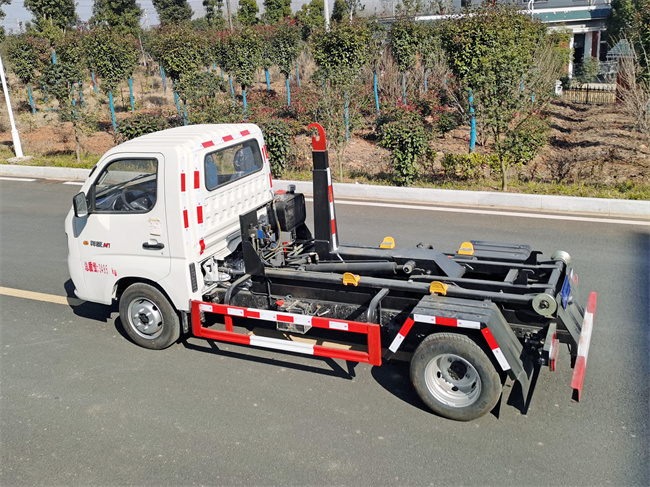 Mini Version FOTON 4x2 Compactor Garbage Truck Hook Lift 5 Tons Euro 4 Customized
