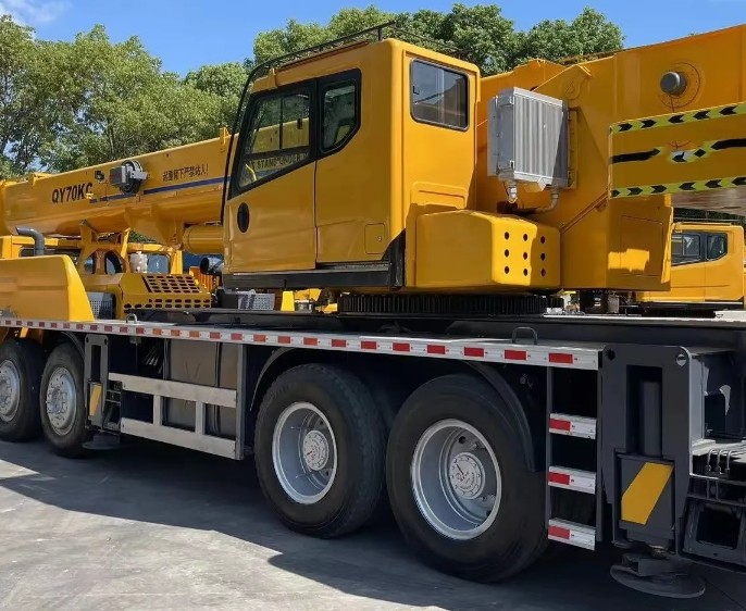 70 Ton XCMG Truck Crane With Optimized Oil Port Layout And Increased Heat Radiating Area For T3 Working Condition