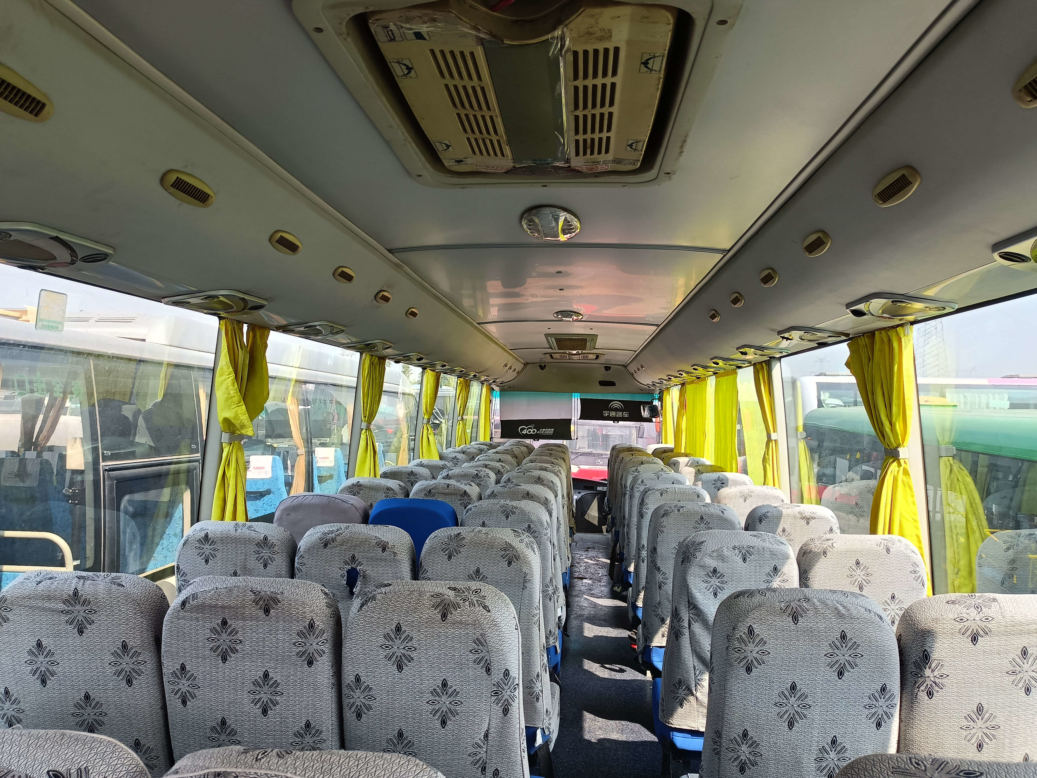 Coach Second Hand Yutong ZK6127 Model 67 Seats 2+3 Seats Layout Single Door