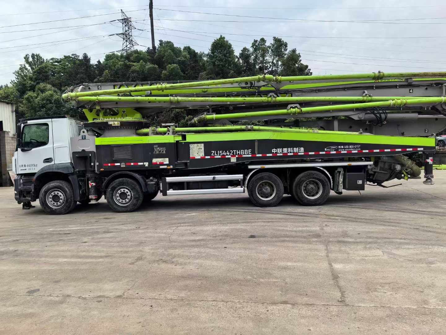 Used Concrete Pump Trucks 59m with Remote Controller HBC and Stable Condition