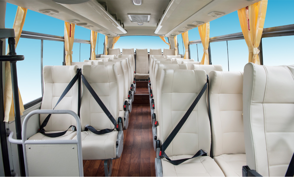Manual Transmission 50 Seater Luxury Diesel Tourist Coach Bus Higer Used Bus for Tourist