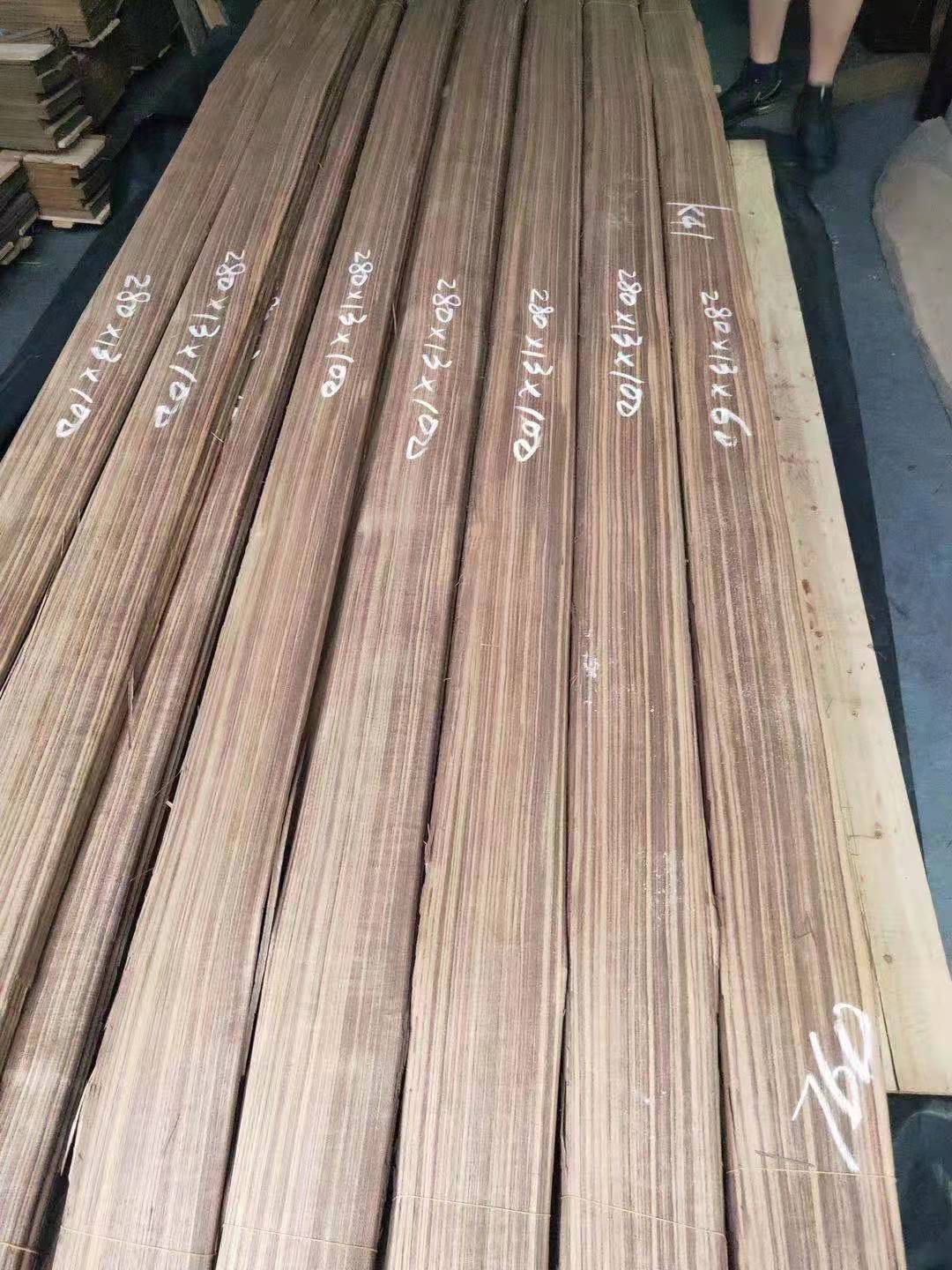 Factory Supply Natural Teak Wood Veneer Sheets 0.45mm 0.5mm 1mm 2mm 3mm Flat Cut Teak Veneers Wood
