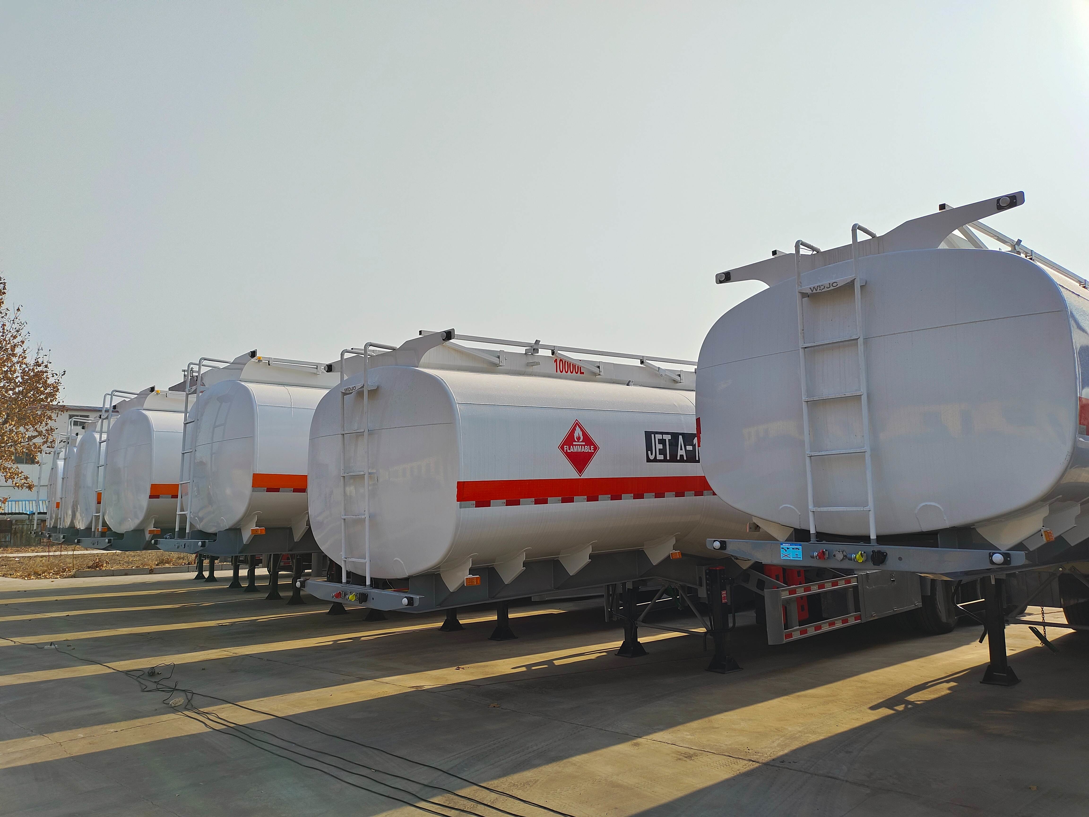 3 Axis Semi Trailer Old Tanker Truck For Oil Fuel Transport 10000L