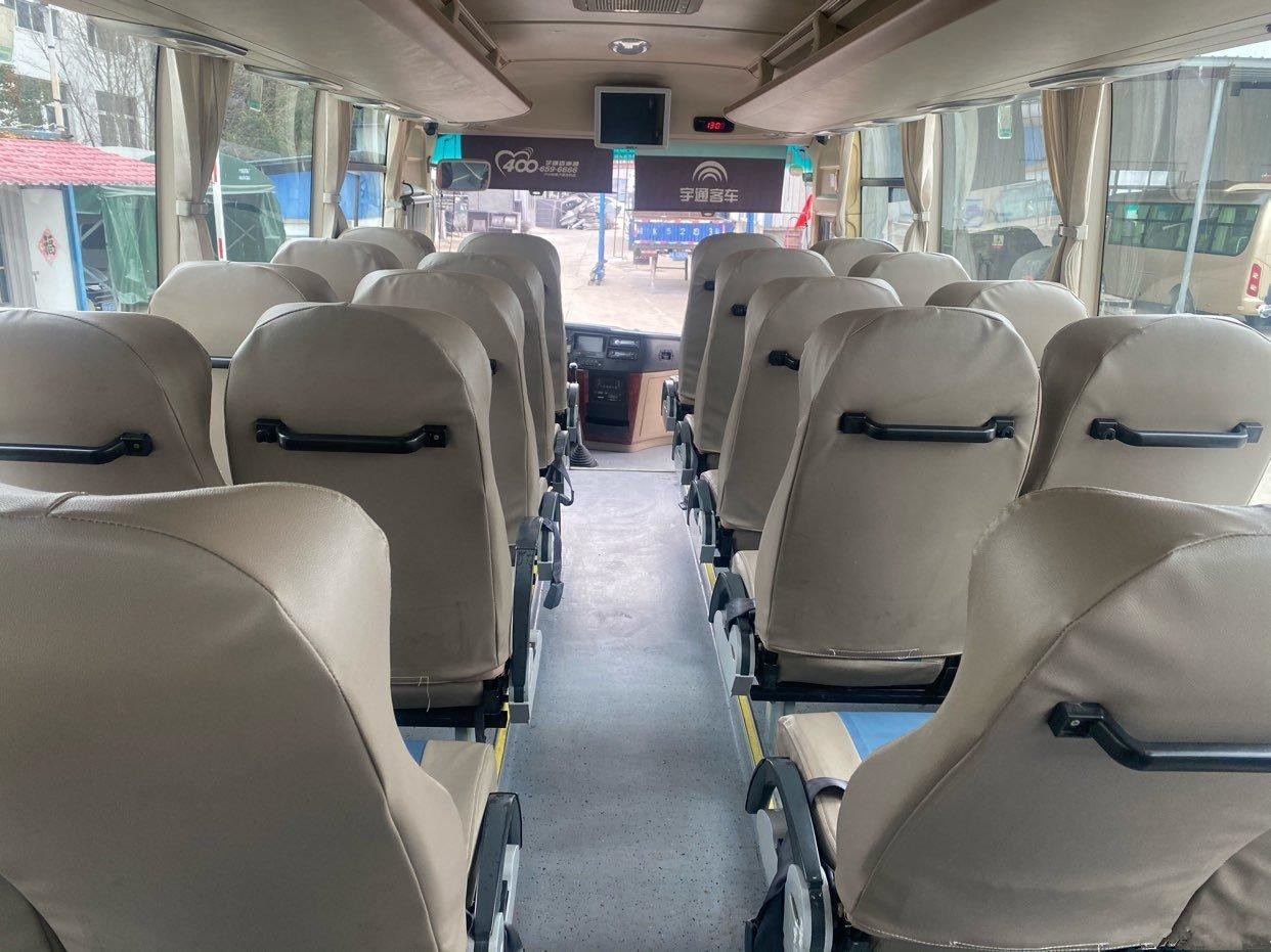 35 Seats 2015 Year Used Bus Zk6816 Yutong Used Coach Company Commuter Bus Rear Engine