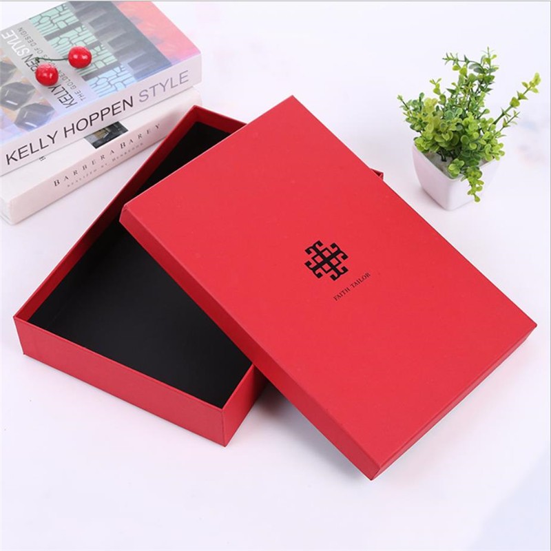 Cardboard Paper Apparel Gift Packaging Boxes With Lids UV Coating Varnish Finish