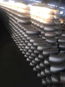 China Sharp Corners Carbon Steel Pipe Fittings Frictional Resistant Anti Rust Optimum Flow factory