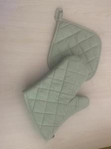 China Heat Resistant Gloves Cotton Oven Mitt And Pot Holder Set factory