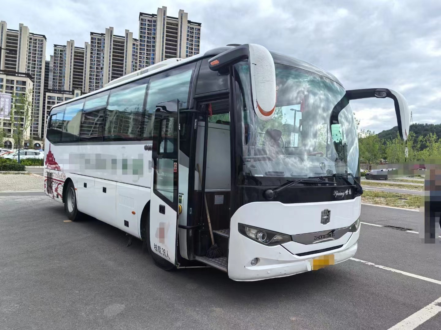 Ultimate Luxury Tour Coach Ready to Ship with Seating and Euro 5 Diesel Engine Used Bu