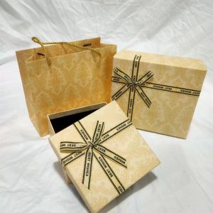 China High Grade Gift Box With Lid And Champagne Color For Valentine'S Day And Mother'S Day With Customized Logo factory