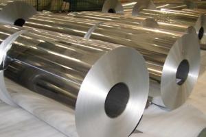 China 8011 Soft Silver Jumbo Aluminum Foil Paper Roll For Beer Bottle Packaging factory