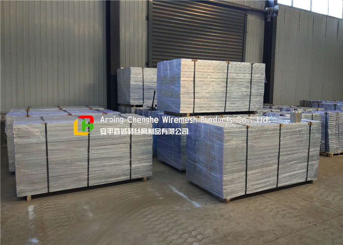House Drain Hot Dipped Galvanized Steel Grating 24 - 200mm Cross Bar Pitch