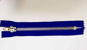 China Hot Sale Very Smooth Tape Long Chain Metal Zipper Roll For Leather Bag and Wear Clothing factory