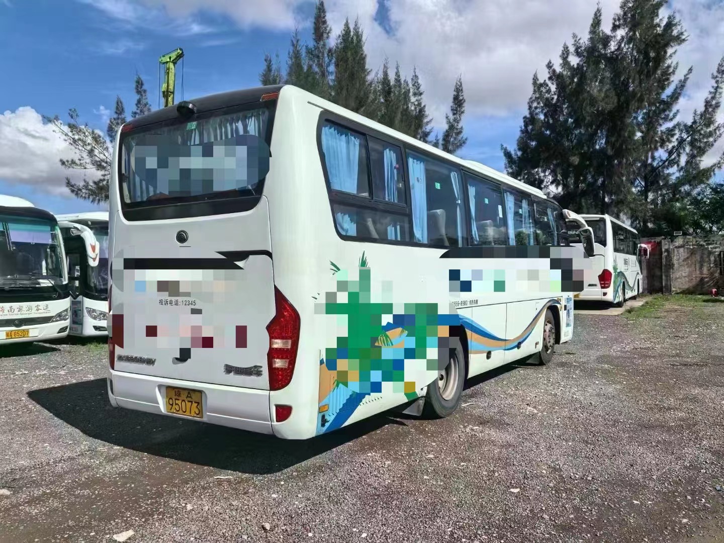 38-Seat Hot ZK6906 Tour Bus 2019 with Diesel Fuel and 6-8L Engine Capacity