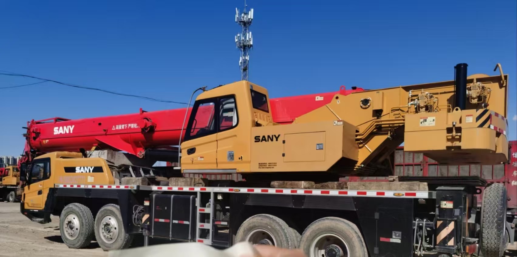 55 Tons Mobile Truck Crane with High Operating Efficiency and 46 Meters Max Working Height