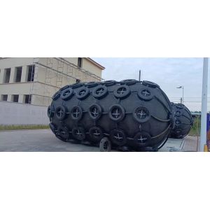 3300x6500mm Floating Pneumatic Yokohama Fenders 50Kpa With Chain Tyre Net