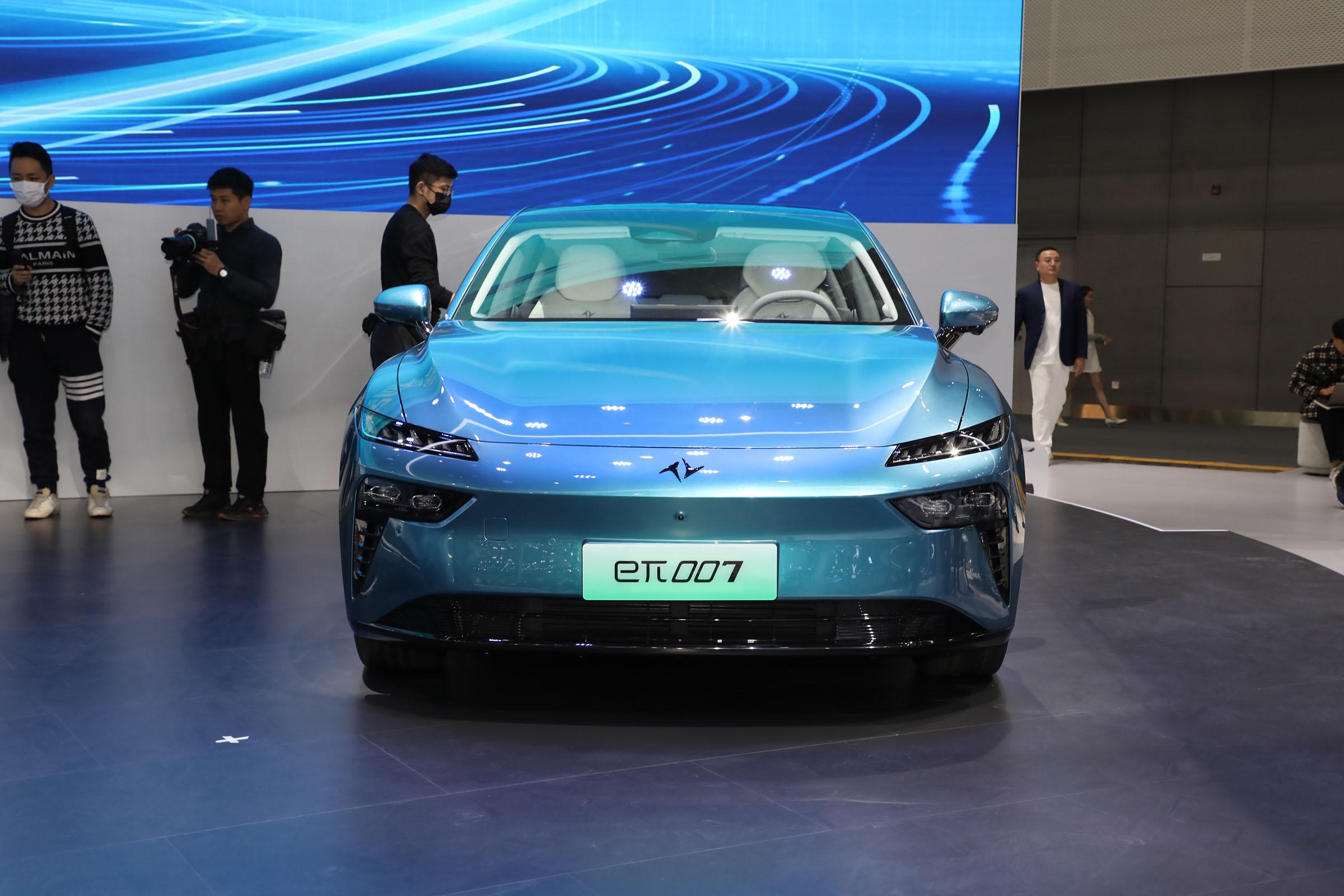 400KW Endurance Fashionable Dongfeng Yipai 007 Energy Hatchback Sports Car with 2915mm Wheelbase and Max Speed of 180 Km/h