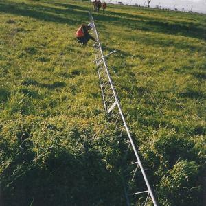 China Tubular Hot Dip Galvanized 40m Guyed Mast Tower factory