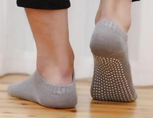 China Eco Friendly Material Women's Gripper Socks , Slip Resistant Barre Socks Standard Thickness factory