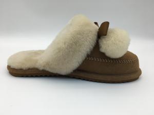 China Tan Winter Warm Slippers , Soft Stylish Flat Slippers Ladies factory
