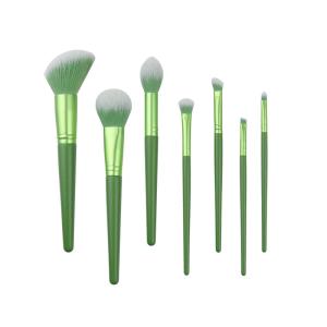 China Green Makeup Tools A Set Of Seven Beauty Tools For Effortless Application factory