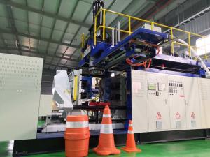 China 100L Small Barrel Plastic Road Barrier Blow Molding Machine 700kg/H factory