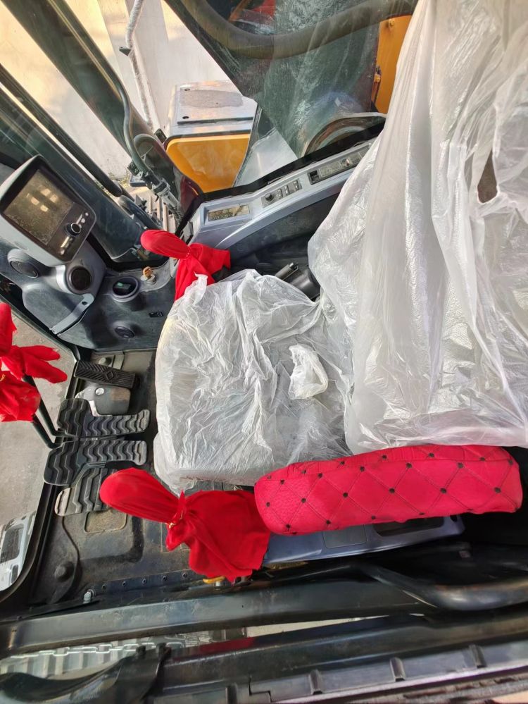 Original Hydraulic Valve Hyundai 305 Excavator 30 Ton in Shanghai 1500 Working Hours