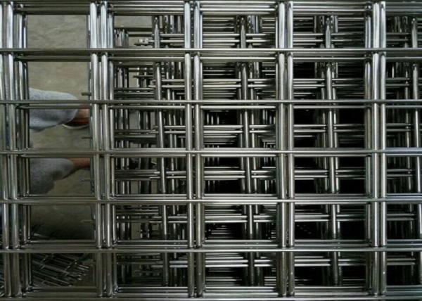 Square Hole Welded Wire Mesh Fencing Rolls Easy To Transport Corrosion