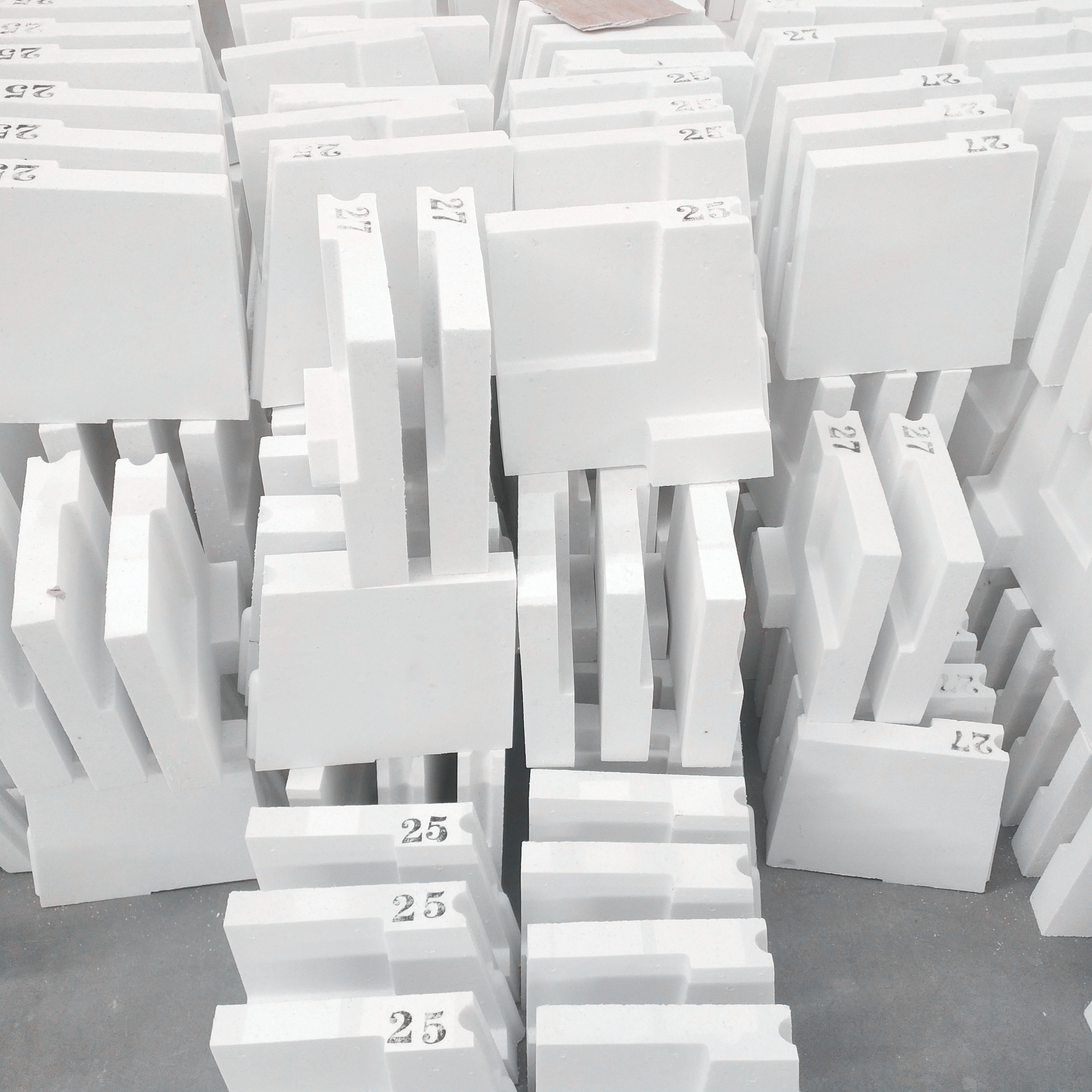 Electrocast Refractory Bricks Made from Pure Alumina and Zircon Sand for Glass Kiln