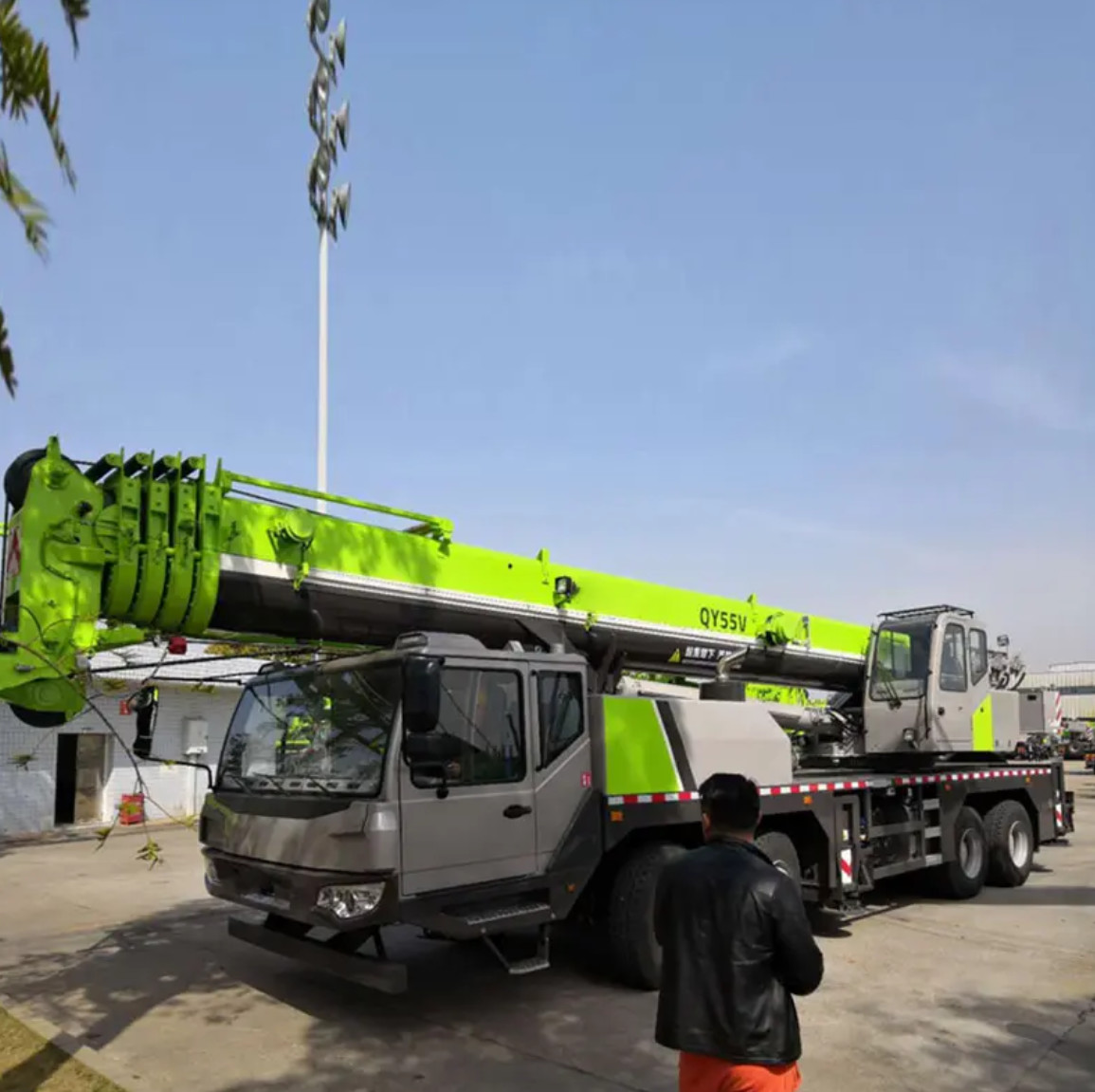 Zoomlion 35 Ton Low Price Five Section Boom Truck Crane ZTC350H562