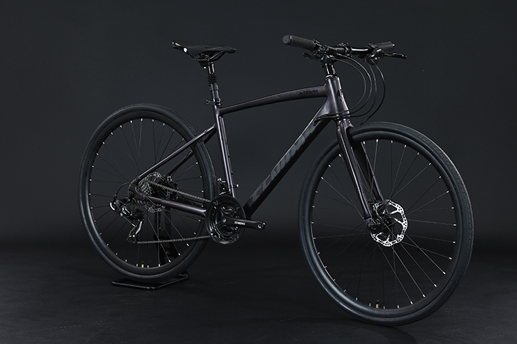 700*35C Tire Flat Bar Adventure Bike with Ordinary Pedal and Aluminum Fork Material