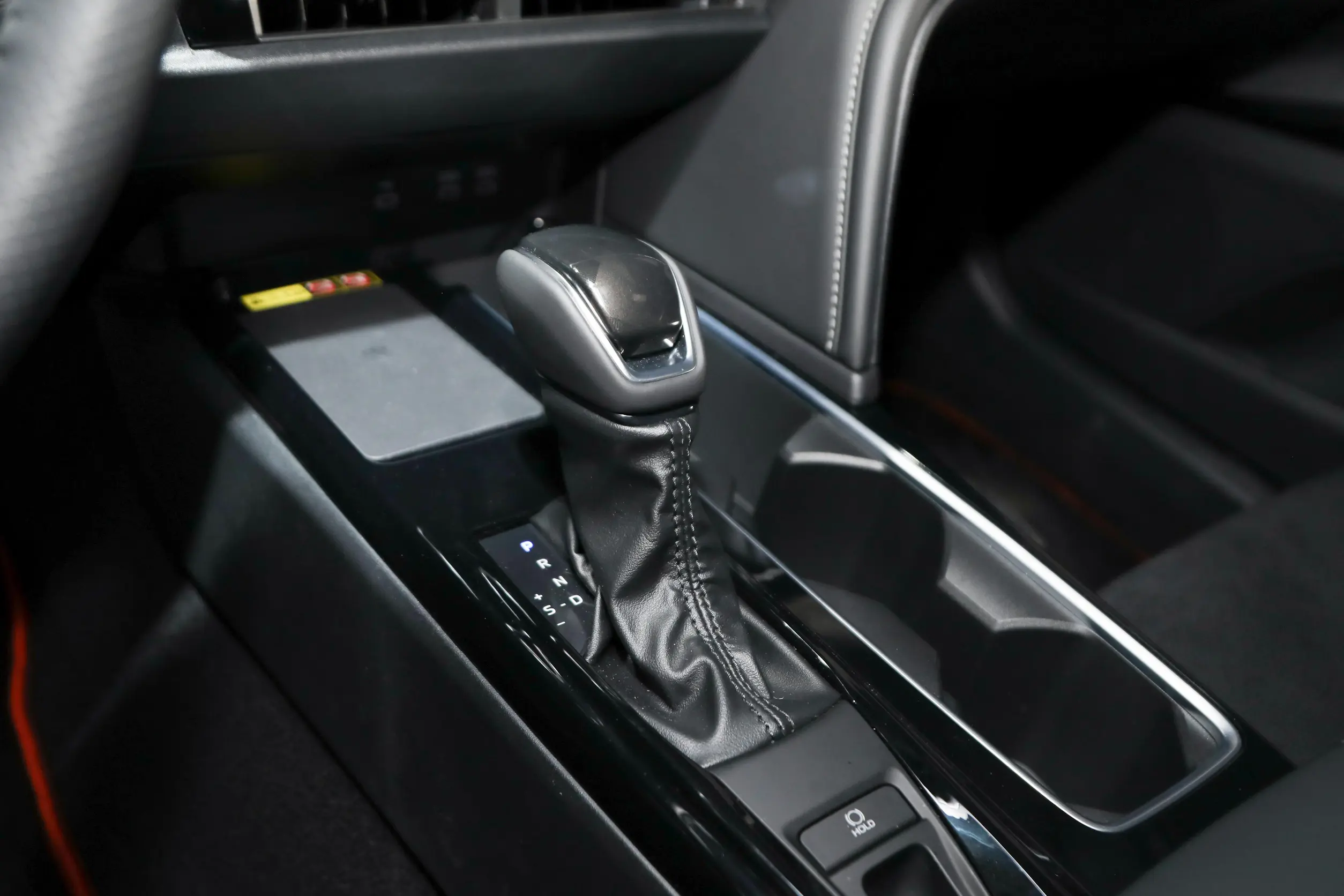 Toyota Camry 2024 2023 2025 Hybrid Sedan Car with Electric Driver's Seat Adjustment and Macpherson Front Suspension
