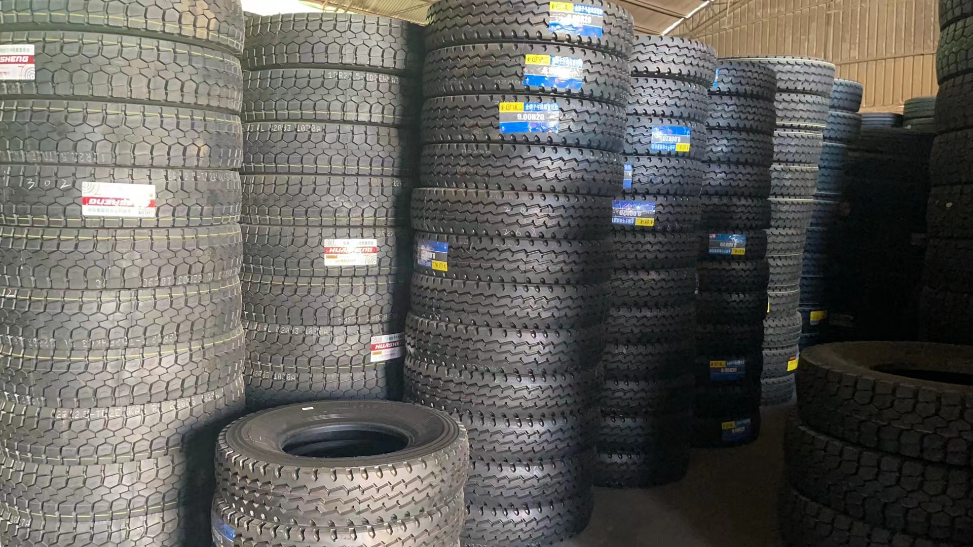 155/70R13 Tire Size 18-19.5 Industrial Tyre for Bus and Tractor in Good Condition