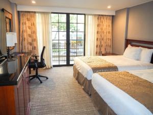 China Mukdahan hotel style apartment furniture cherry wood bed with TV cabinet tables and in wall wardrobe closet factory