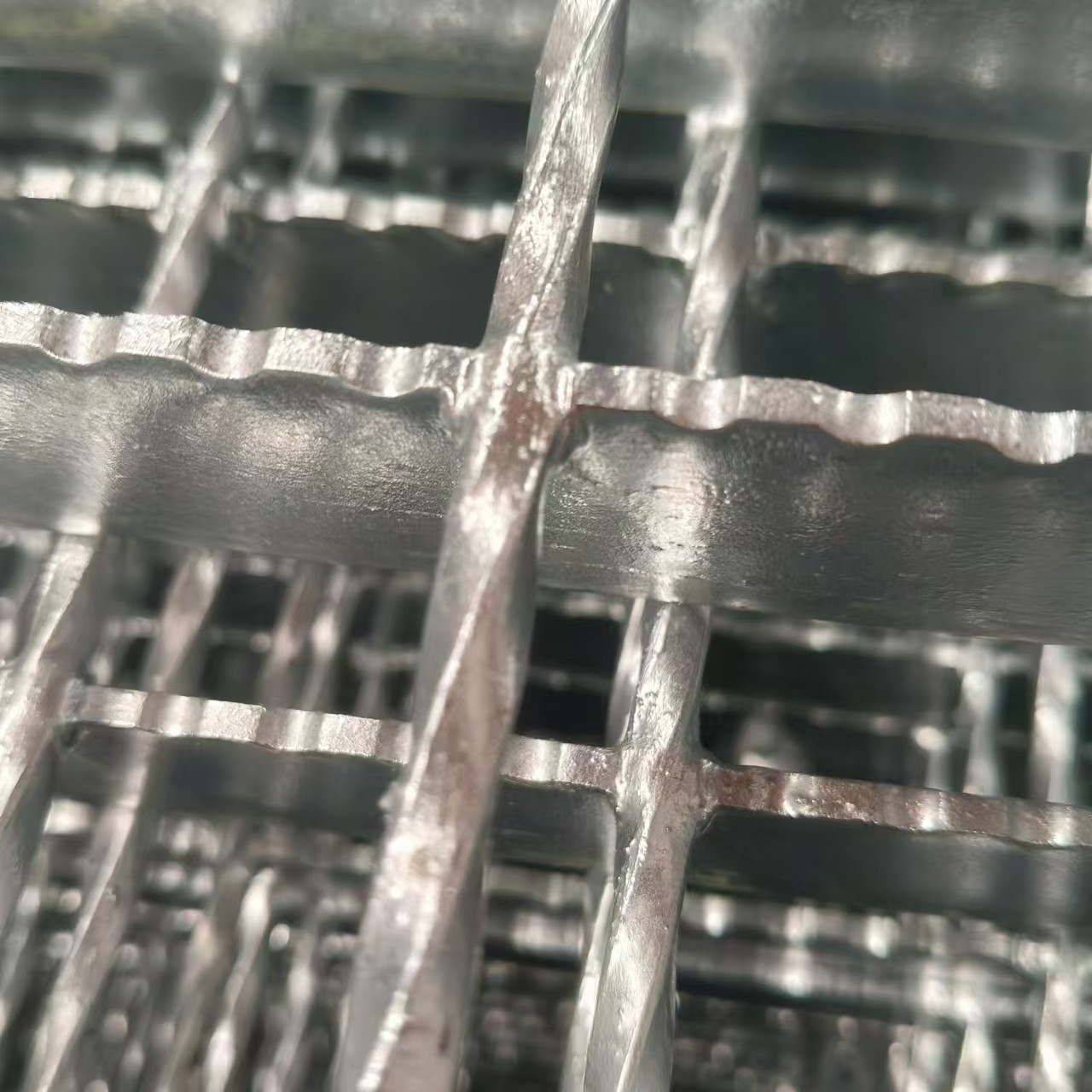 Convenient Aluminum Grating For Industrial Applications