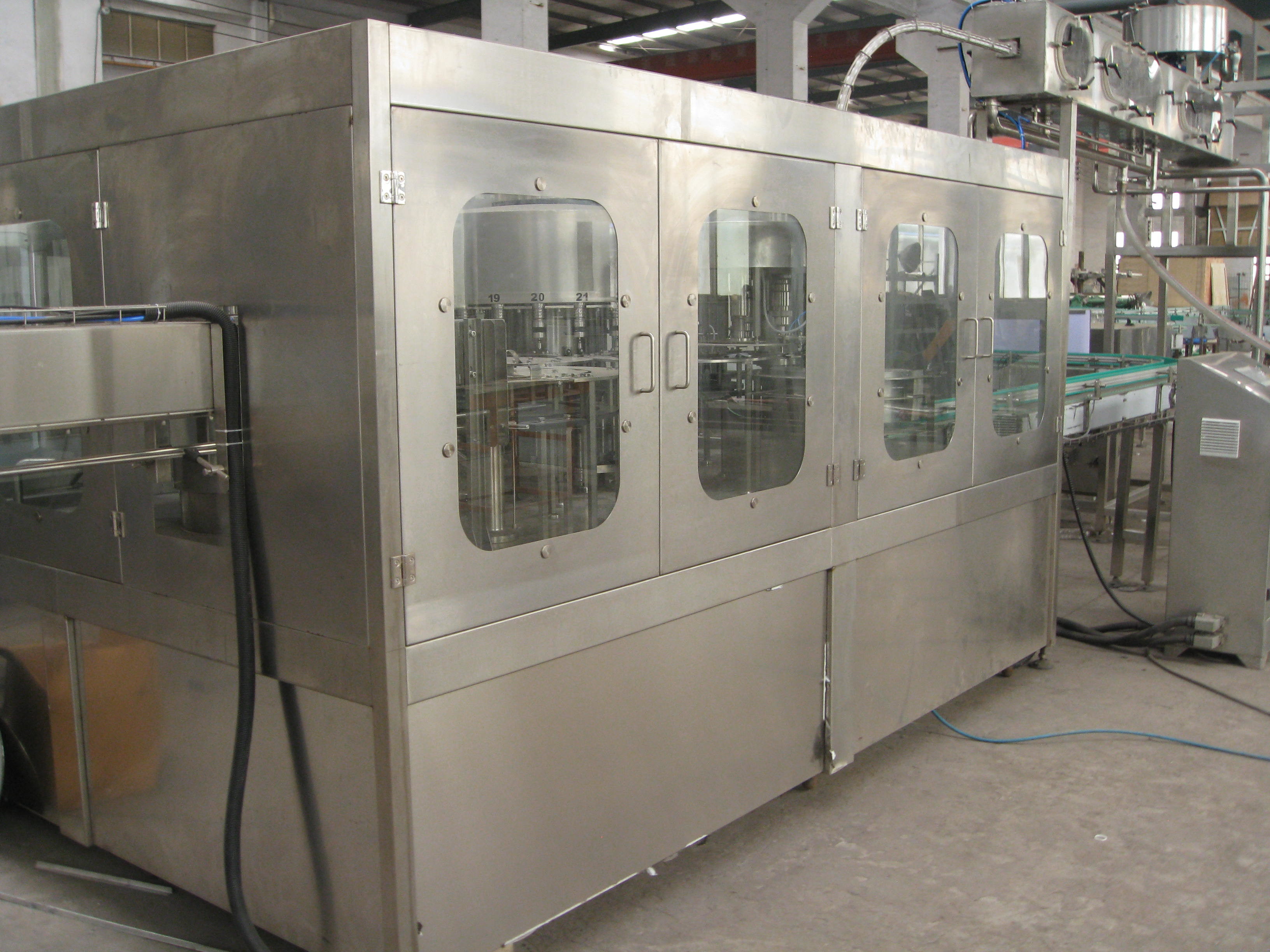 Plastic Screw Cap PET Bottle Filling Machine Stainless Steel 304 Material