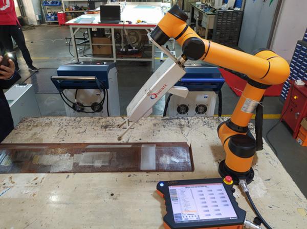 1000W 200W Fiber Laser Paint Removal Machine With 6 Axis Robot for Auto Cleaning