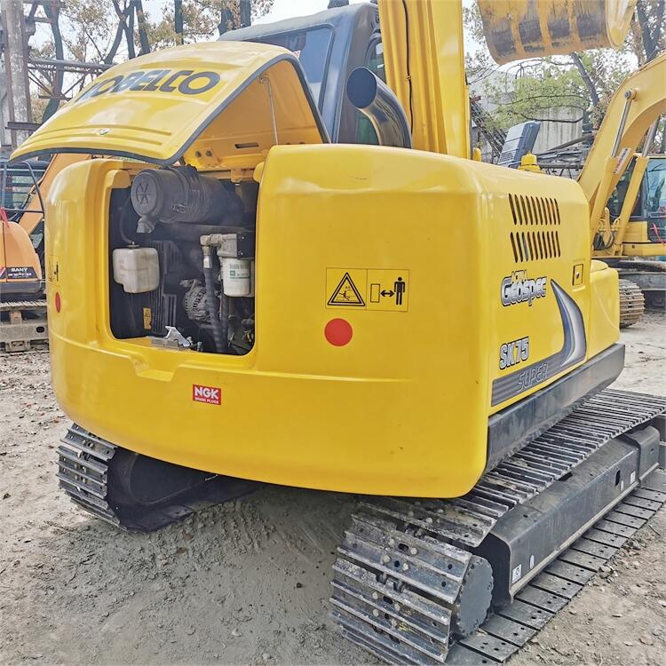 Japan Original Used Kobelco SK75 Excavator Good Condition and Crawler Chain Moving Type