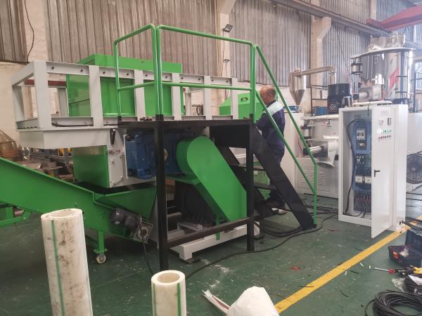 Waste Plastic Recycling Single Shaft Shredding Machine For Lumps Drum Barrel